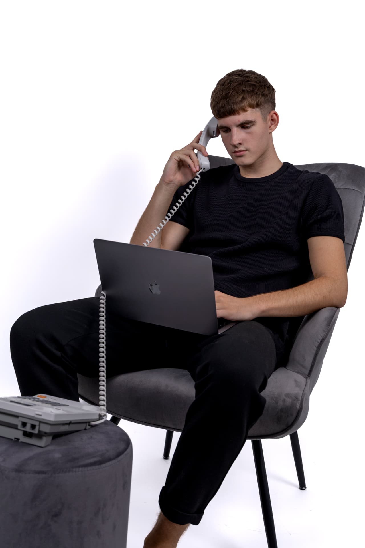 Poslovno fotografiranje – delo z računalnikom in telefonom